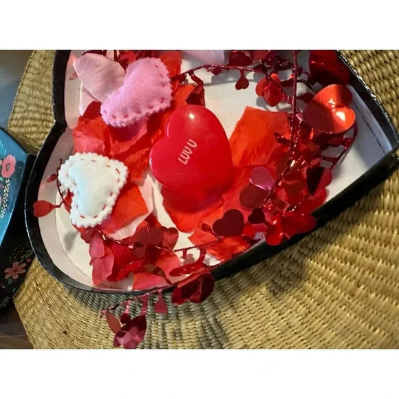 Be Mine Valentine’s Day heart gift set - Picture 6 of 9